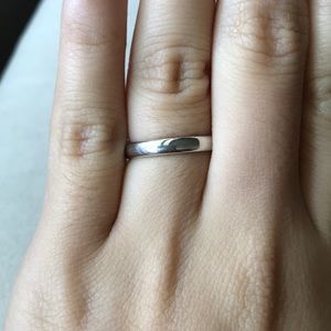 Pre-loved Tiffany Wedding Band Ring Plat. 3mm wide